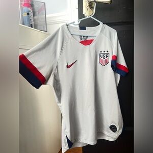 Alex Morgan 13 Home USA Nike Soccer Jersey (CHEAPER ON MY DEPOP @ariannalovek)